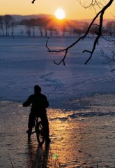 Cyklista na ledu